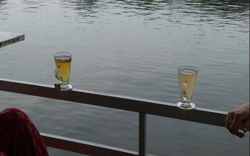 Enjoy your drinks at Lakeshore Restaurant Udaipur